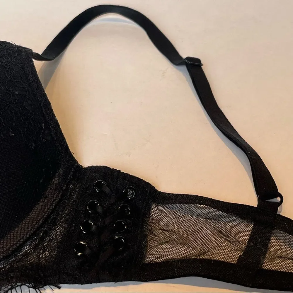 Victoria's Secret Very Sexy Push Up Black Lace Bra Size 32C